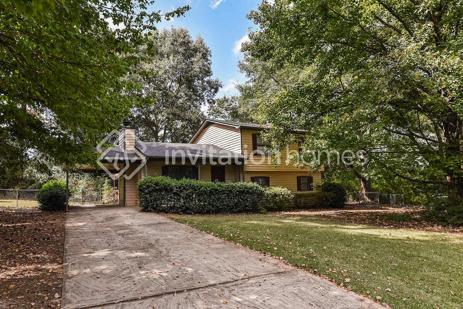 814 Marthas Dr Lawrenceville, GA 30045 — Photo 1