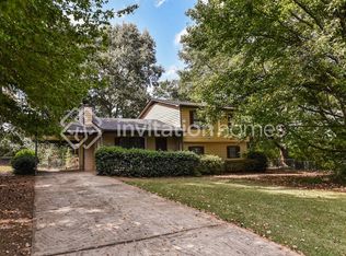 814 Marthas Dr, Lawrenceville, GA 30045