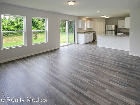 3rd image of 326 Huron Dr