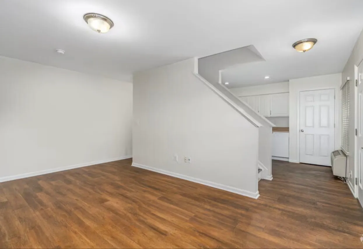 Autumn Chase Apartments — Photo 2