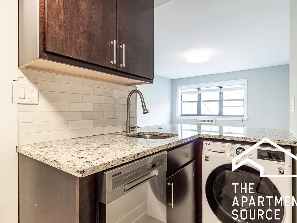 447 W Barry Ave #5