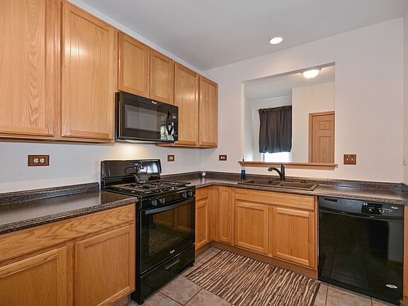 3rd image of 750 Woodewind Dr #750