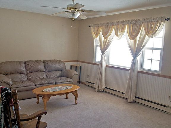 2nd image of 1562 Anglewood Dr
