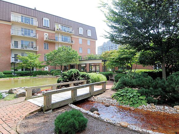 3rd image of 8101 Connecticut Ave APT C400