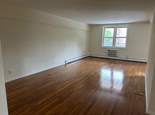 212-35 23rd Ave #302, Bayside, NY 11360