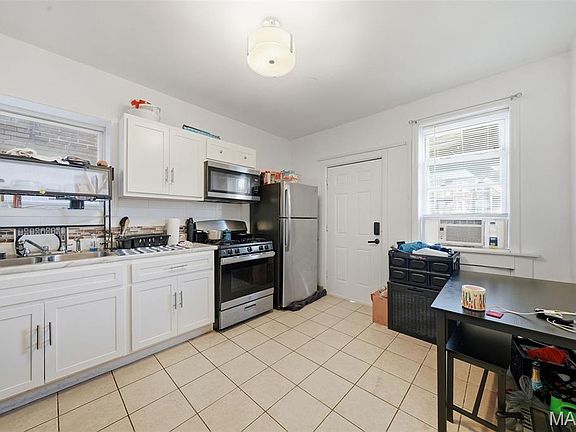3rd image of 3422 S Compton Ave