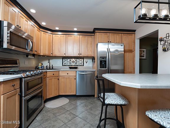 2nd image of 10B Woodbine Dr