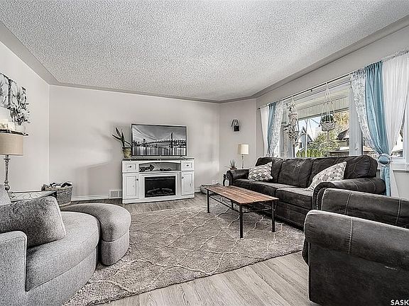 3rd image of 910 Alder Ave