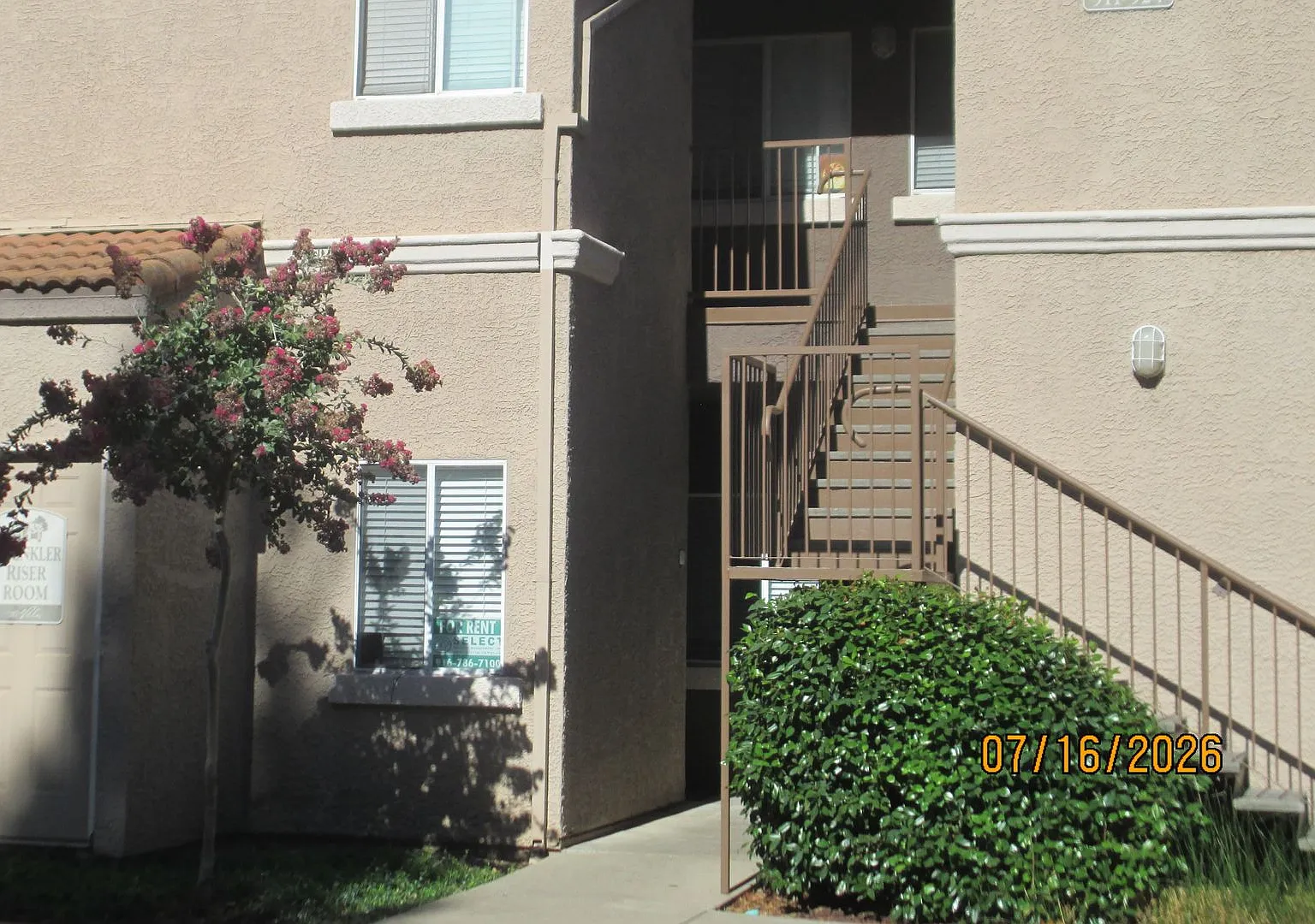 Downstairs condo at the Villas at Diamond Creek on Woodcreek Oaks Blvd — Photo 2
