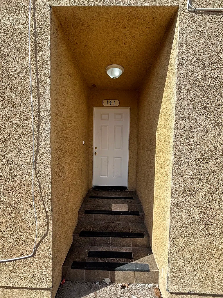 5 bed, 1686 sqft, $4,200 — Photo 2