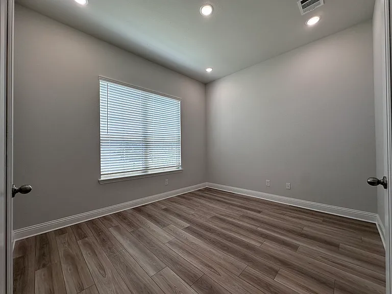 7017 Sunset Blvd — Photo 3