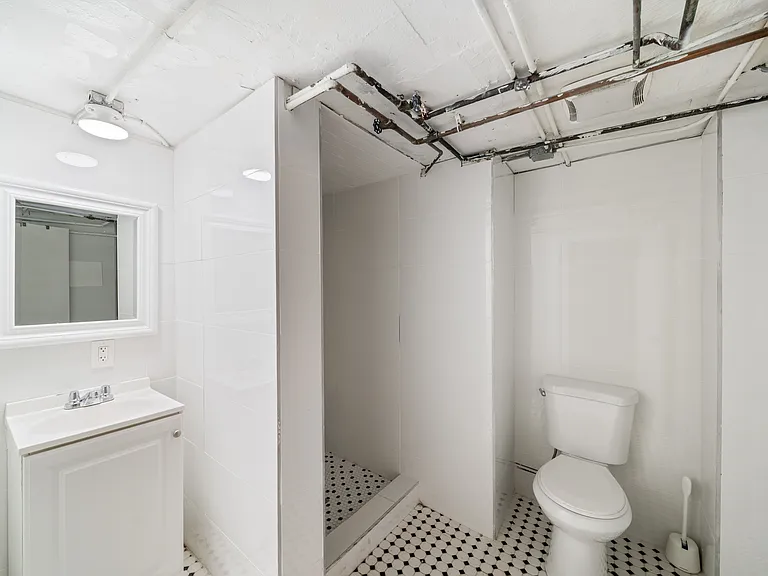 831 Hamlin St — Photo 10