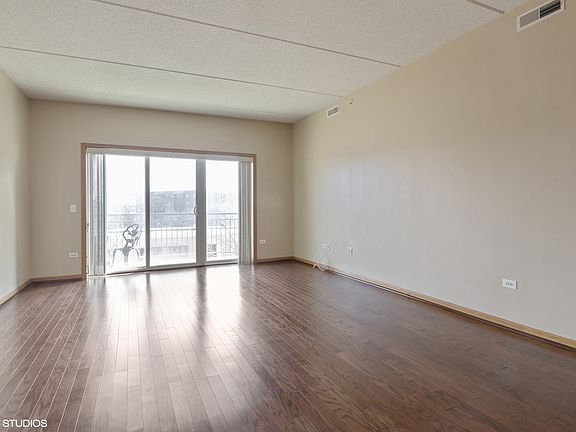 5th image of 900 Lee St Unit 408