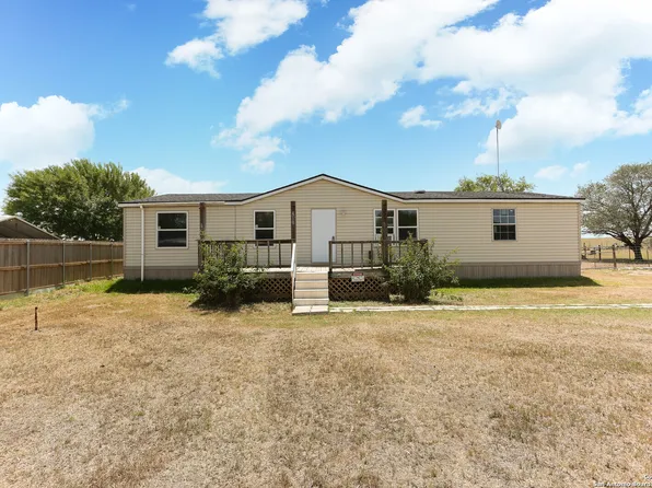 610 Moss Point, Poth, TX 78147