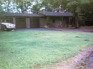 17 Oak St, Southwick, MA 01077