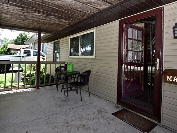 3rd image of 615 W Lawn Dr