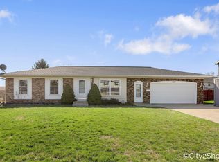 7323 Harmon Ln, Jenison, MI 49428