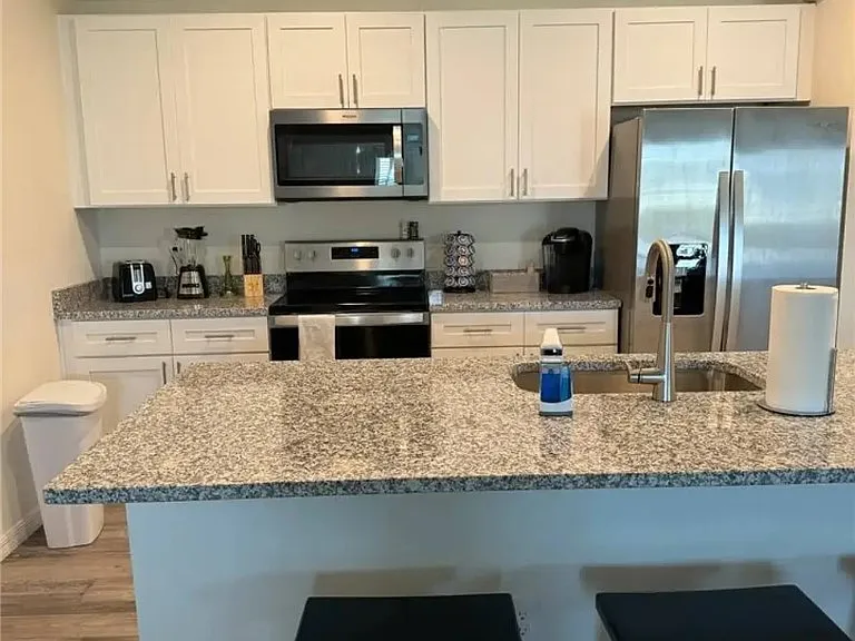 1618 NW 5th Pl — Photo 6