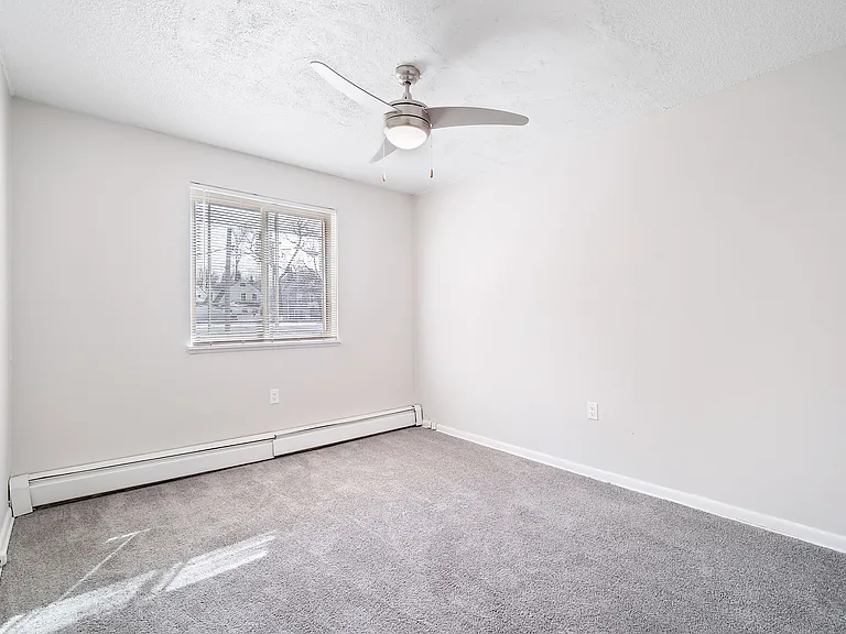Coventry Mayfield Apartments — Photo 14