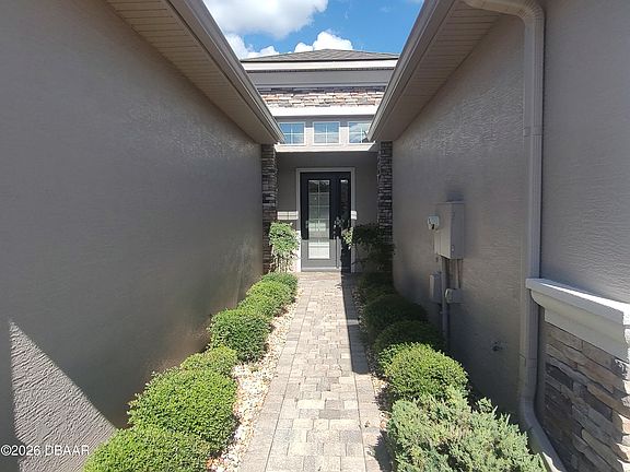 4th image of 727 Aldenham Ln