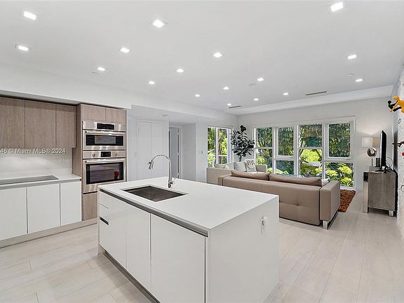 3rd image of 455 NE 39th St #308