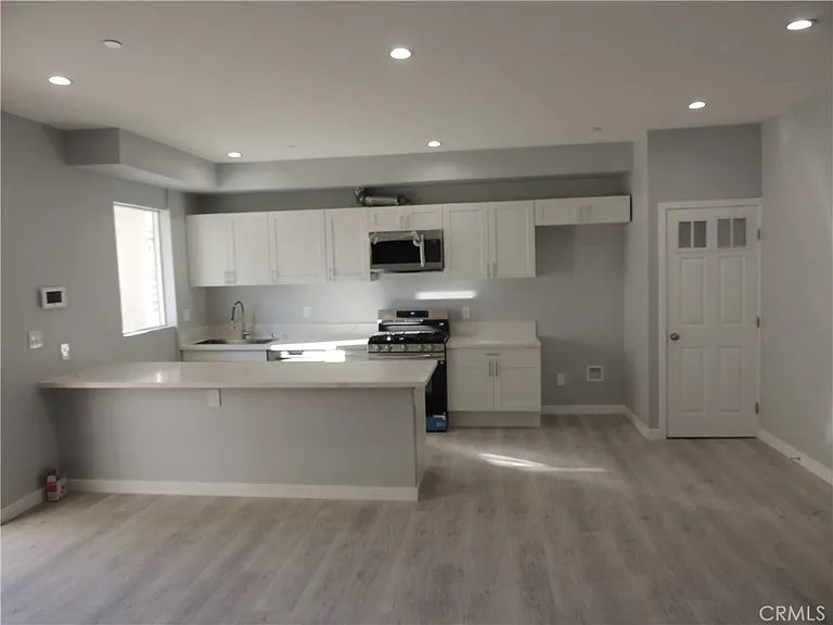 22735 Del Valle St #1 — Photo 3