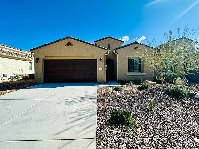 1436 E Basalt Dr — Photo 1