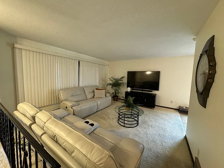 4285 Evergreen Dr — Photo 2