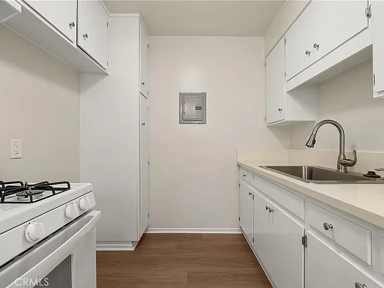 437 W Glenoaks Blvd #3 — Photo 7