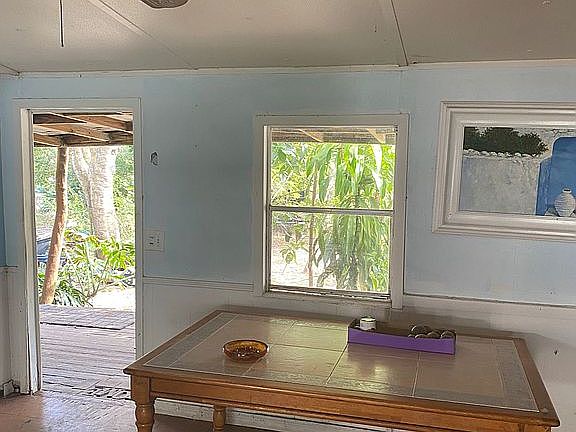 3rd image of 2201 Tampa Ave