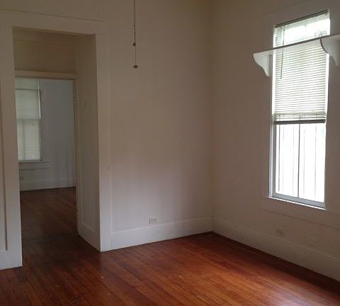 5th image of 1424 S Presa St APT 2