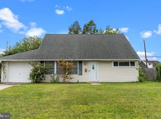 53 Crestwood Rd, Levittown, PA 19057