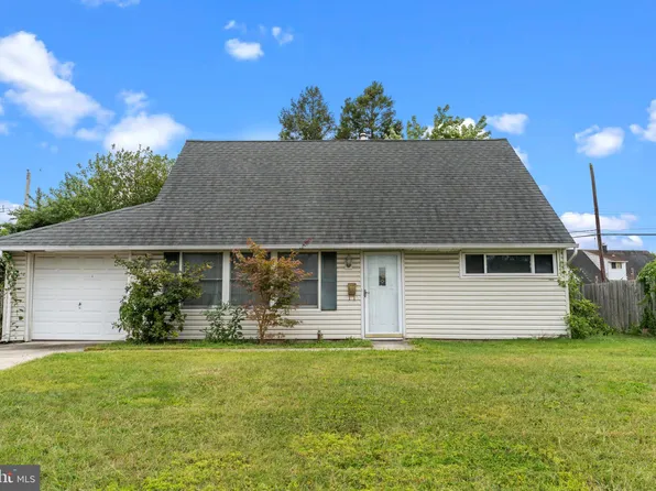 53 Crestwood Rd, Levittown, PA 19057