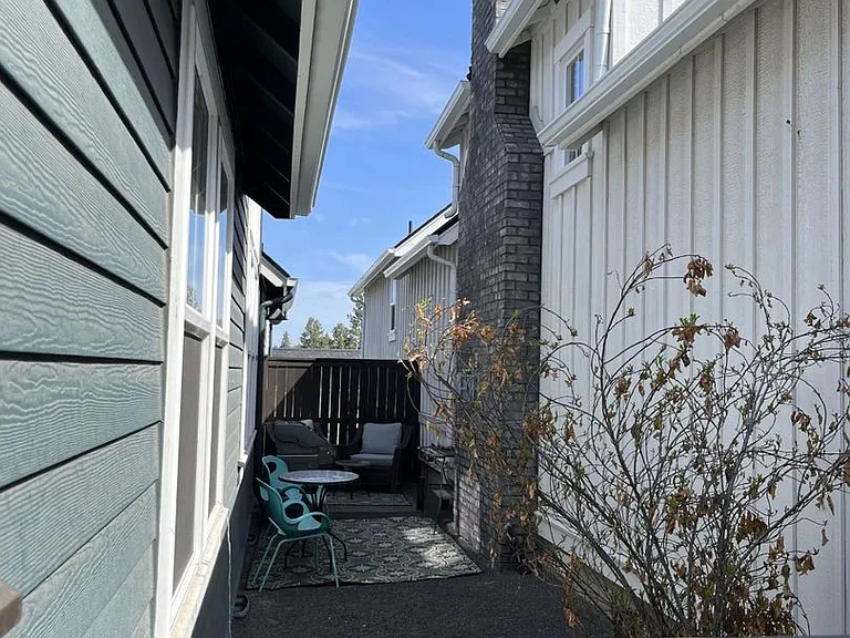 2740 Ordway Ave — Photo 5