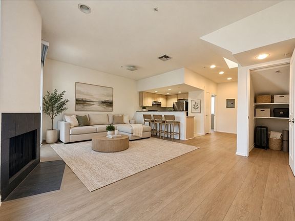 2nd image of 960 16th St APT 9
