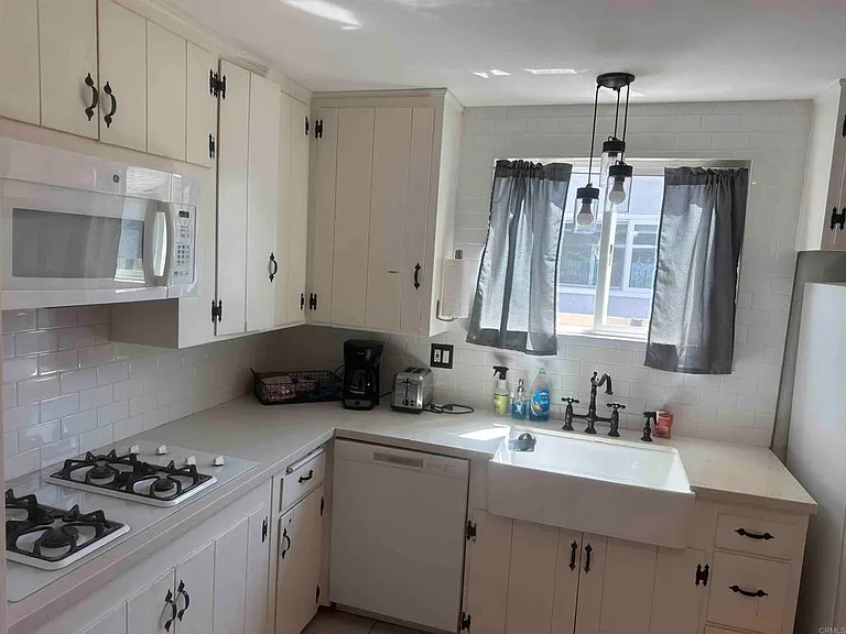 1315 Darby St — Photo 22