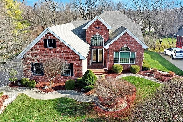 1st image of 18 Fox Mill Dr