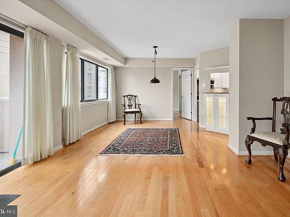 5th image of 1301 N Ct House 703