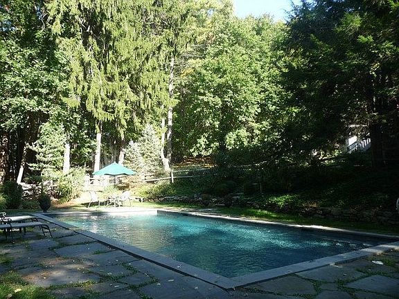 3rd image of 52 Pine Hill Dr