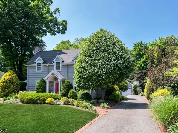 185 Spencer Pl, Ridgewood Village, NJ 07450