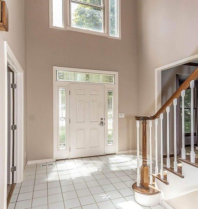 1st image of 420 Canterbury Ct