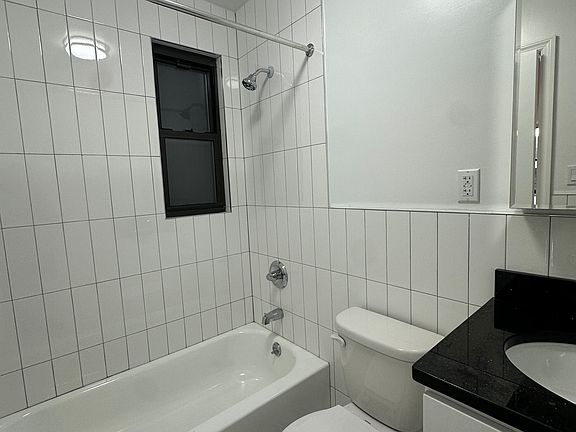 5th image of 50 W 55th St APT 5F