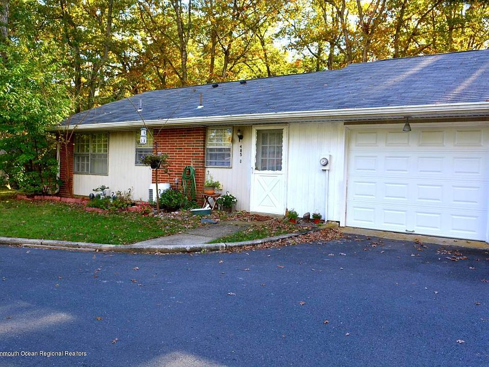 1st image of 485D Thornbury Ct