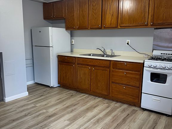 3rd image of 96 Carroll View Ave