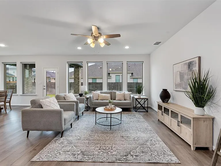 2437 Burberry Ln — Photo 5