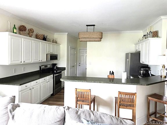 3rd image of 115 Savannah Cir N