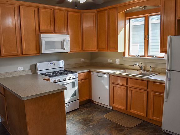 5th image of 1035 Beloit Ave