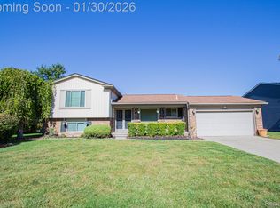 38684 Meadowlawn St, Wayne, MI 48184