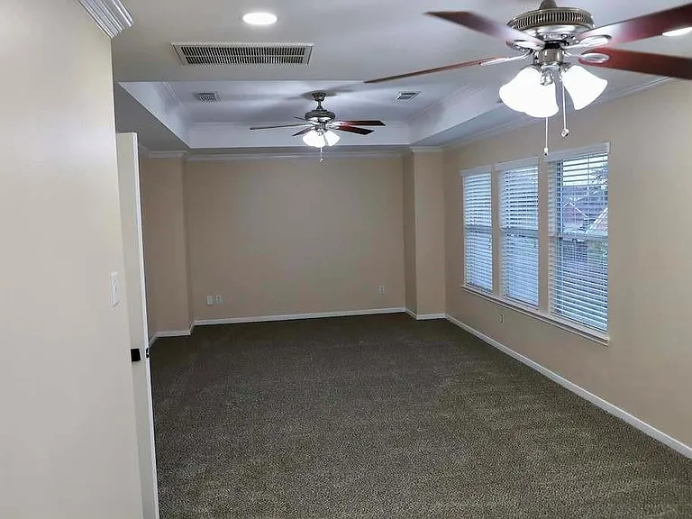 7407 Saxon Hill Ln — Photo 3