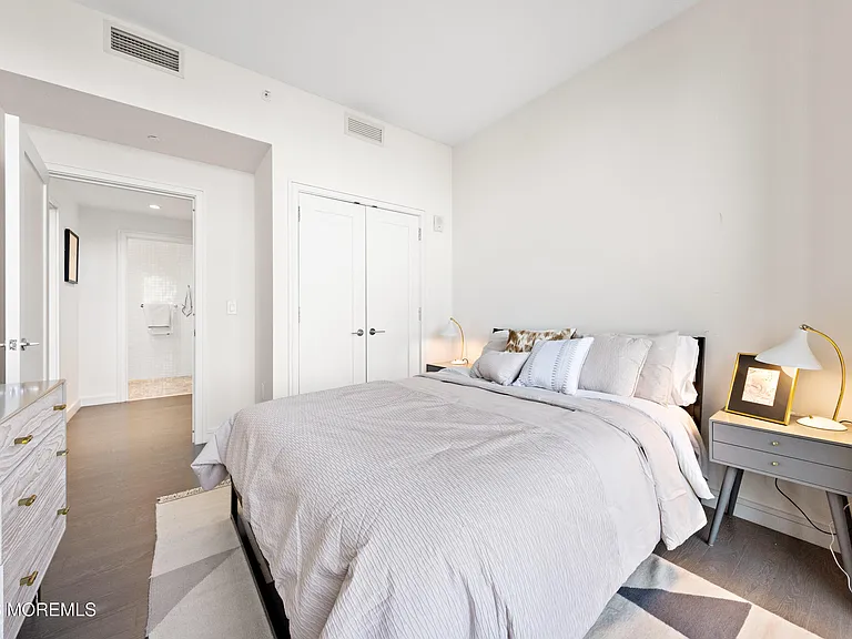 20 Melrose Ter #601 — Photo 27